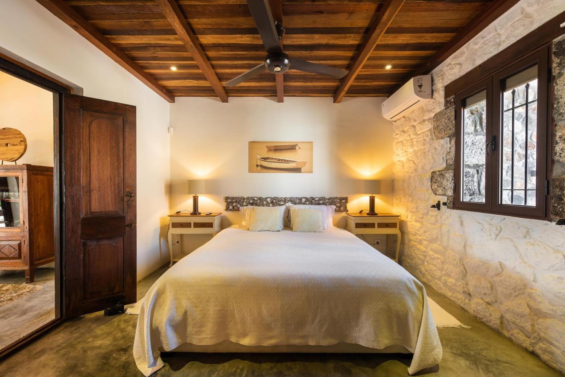 Quaint 4-bedroom In A Fishing Village Grand Gaube